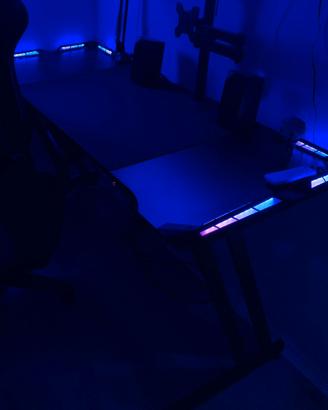 Scrivania gaming nuova