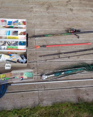 Attrezzatura da pesca con due canne