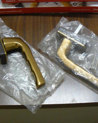 Maniglie nuove per porte e finestre