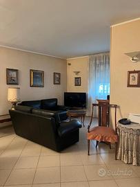 Camera DOPPIA condivisa in un'intera villa