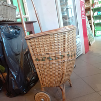 Cesto/ carrello spesa in vimini