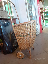 Cesto/ carrello spesa in vimini