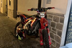 Honda crf 450 red moto