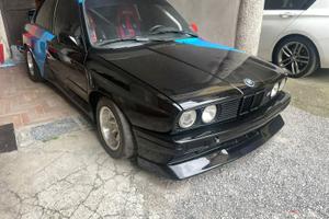 BMW e30 modificata per la pista