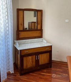 Comò con specchio antico