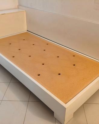 Letto laccato bianco con testiera