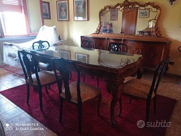 Tavolo antico con sedia