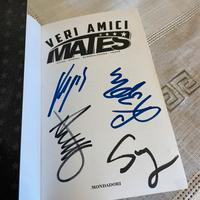 Libro autografato dei Mates