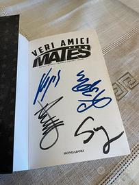 Libro autografato dei Mates