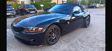 BMW Z4  motore e frizione rifatte riverniciata