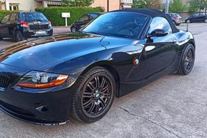 BMW Z4  motore e frizione rifatte riverniciata