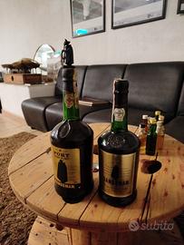 2 bottiglie di Porto Sandeman con gadget 