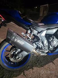 Yamaha R7