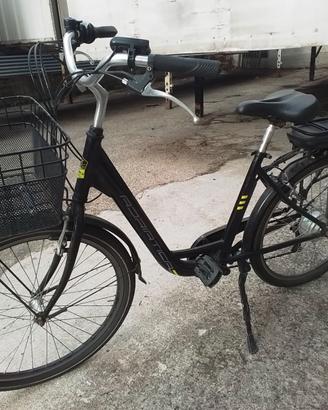 Bicicletta assistita molto bene tenuta