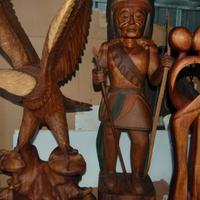 Aquila, Indiano, Abbraccio in legno teak