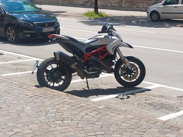ducati hypermotard 939 