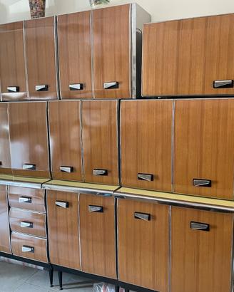 Mobili da cucina anni '60 in acciaio