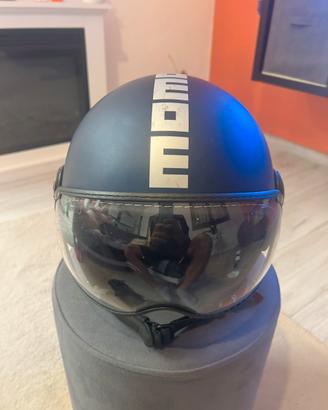 Casco jet momo design
