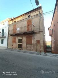 Casa indipendente di 160 m² con 5 locali a Castel 