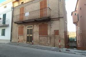 Casa indipendente di 160 m² con 5 locali a Castel 