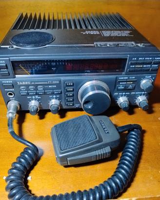 Yaesu FT-890 HF radiotrasmittente + microfono