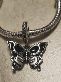 Charm farfalla con teschio ☠️