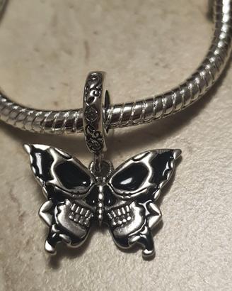 Charm farfalla con teschio ☠️
