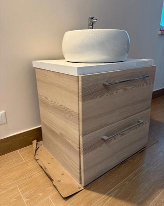 Mobiletto con lavabo 