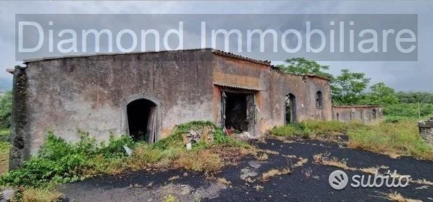 Antico casale con terreno a Piedimonte Etneo - Vista 2