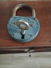 Lucchetto Bulldog+moschettone+gancio antico