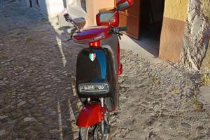 Bici Elettrica UFO Eco Bike (tipo motorino) 