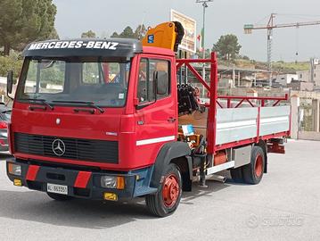 Mercedes Benz cassonato con Gru Effer