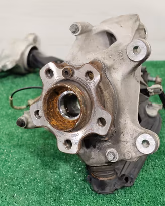 BMW F70 U06 Mozzo fusello anteriore destro