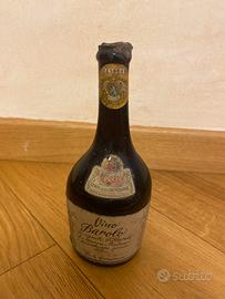 Antica bottiglia di vino Barolo Bersano