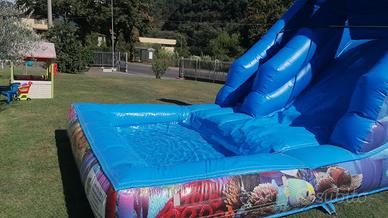 Gonfiabile scivolo acquatico con piscina