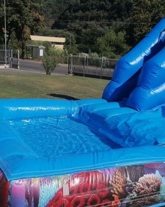 Gonfiabile scivolo acquatico con piscina