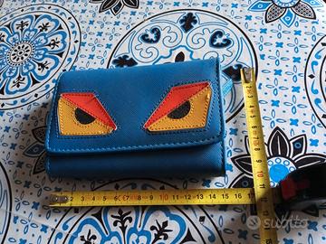 Portafoglio multitasche simpatico in blù