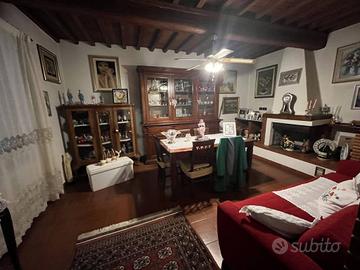Casa indipendente di 105 m² con 4 locali e posto a