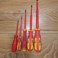 cacciaviti e pinze da lavoro 