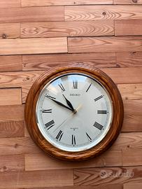 Orologio da parete Seiko con cornice in legno
