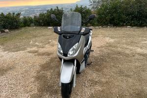 Yamaha X-Max 250