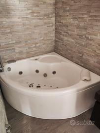 Vasca idromassaggio con cromoterapia