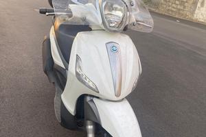 Piaggio Beverly 350 del 2018.