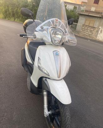 Piaggio Beverly 350 del 2018.