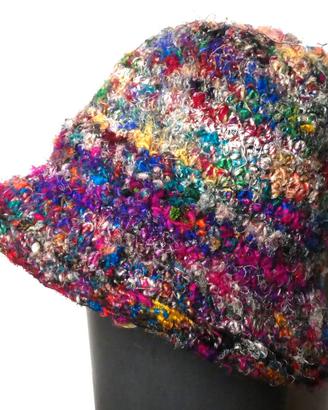 Cappello donna 100% seta riciclata. Made in Nepal.