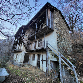 Baita con terreno da ristrutturare