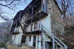 Baita con terreno da ristrutturare