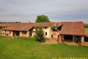 Rustico / Casale di 250 m² con più di 5 locali a P
