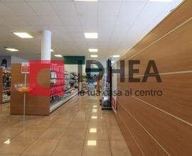 LOCALE COMMERCIALE CON AMPIO PARCHEGGIO A TREVISO
