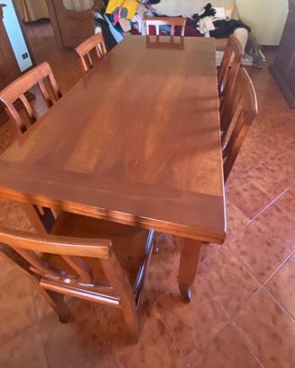 Tavolo e 6 sedie in legno massello